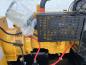 Preview: Seitliche Detailansicht des Caterpillar DE400GC mit Kabelschutz und Generatoranschlüssen